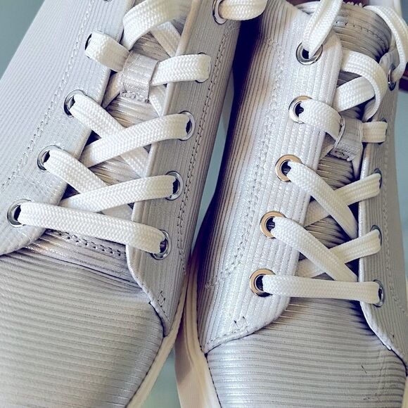 Naturalizer Morrison Silver Textured Sneakers NWOT - Picture 7 of 8